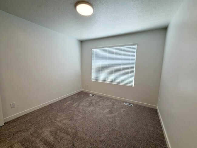 Building Photo - 496 S 1140 W