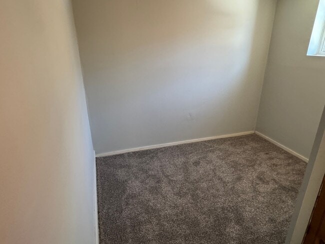 Building Photo - 2 Bedroom, 1 Bathroom House in Lancaster