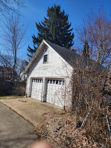 Building Photo - 19 Gibson Ave