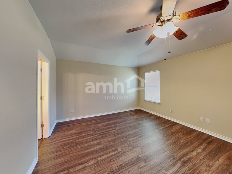 Building Photo - 820 Bee Creek Ln