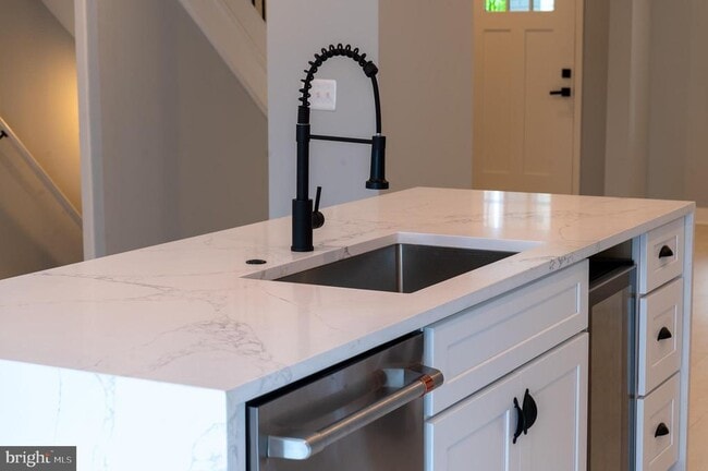 Building Photo - 706 Longfellow St NW