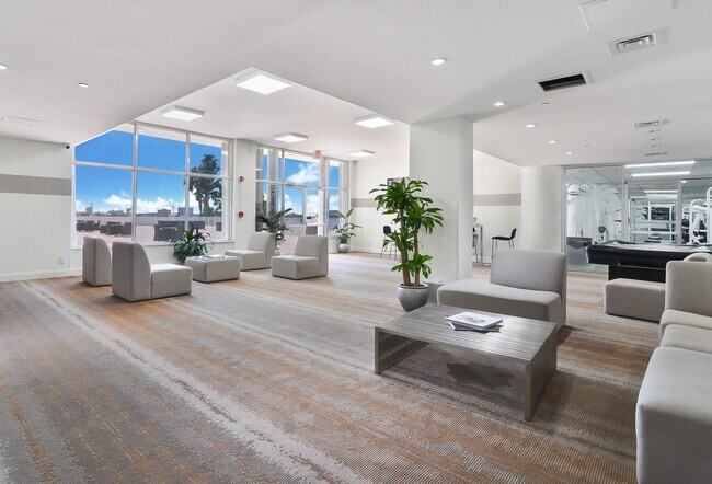 Building Photo - 10350 W Bay Harbor Dr