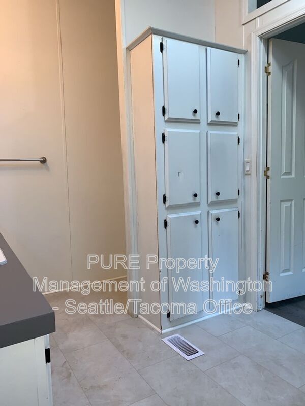 Building Photo - 16008 34th St E