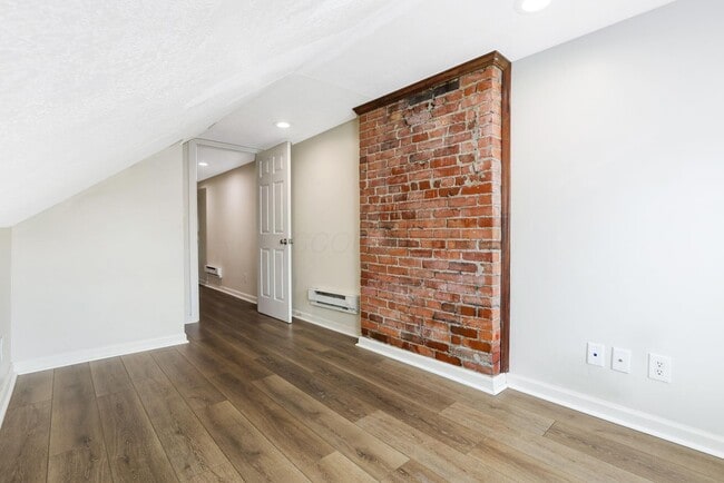 Building Photo - 412 E Oakland Ave