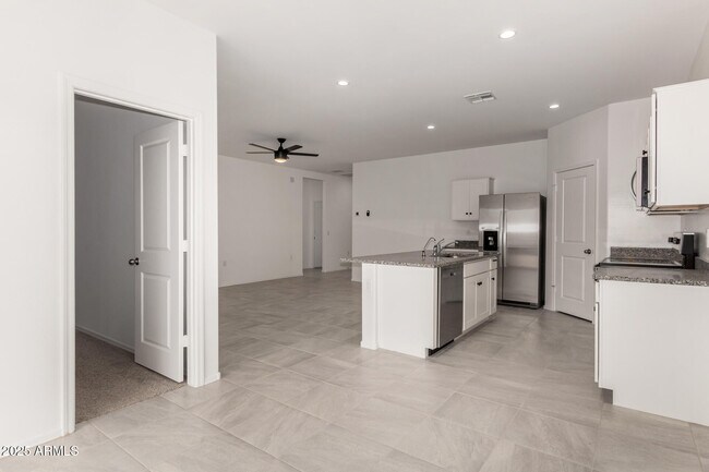 Building Photo - 103 S Collier Ln