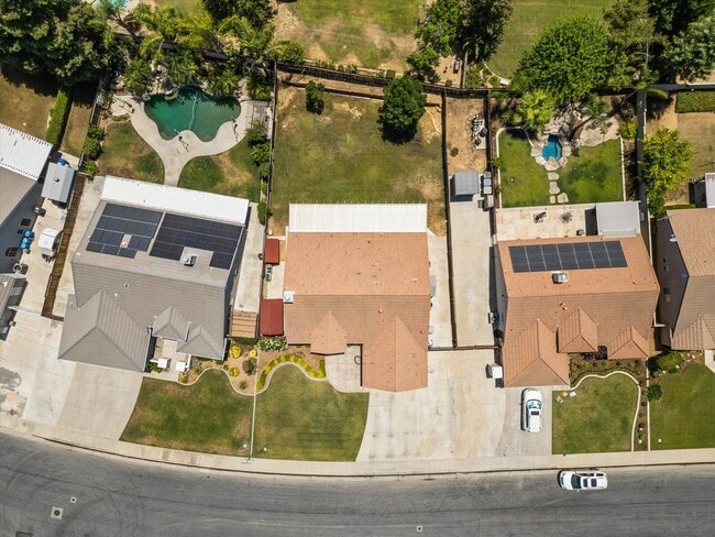 Building Photo - 10303 Roehampton Ave
