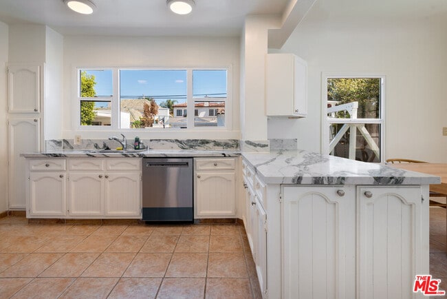 Building Photo - 172 S Alta Vista Blvd
