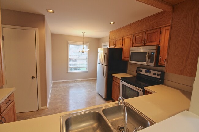 Building Photo - 214 Troon Ct