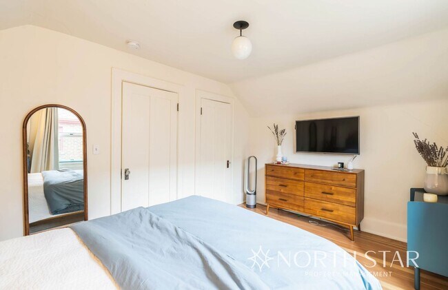 Building Photo - Classic Portland Home Heart of Irvington