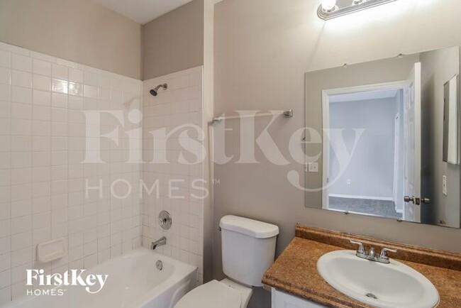 Building Photo - 1225 Schumann Dr
