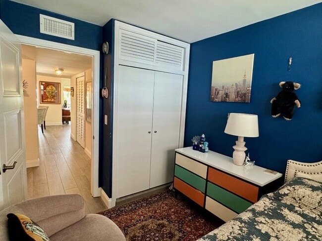 Building Photo - 3051 NE 47th Ct