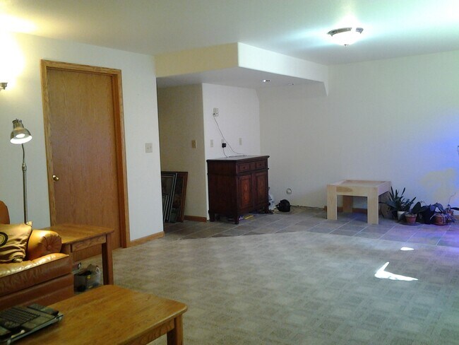 Building Photo - Wonderful Home Centrally Located