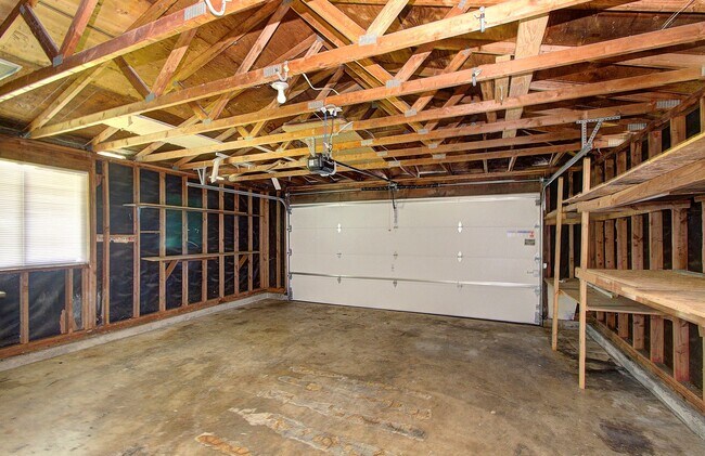 Building Photo - 12516 NE 5th St