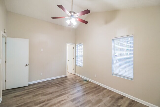 Building Photo - 5029 Brittany Dr