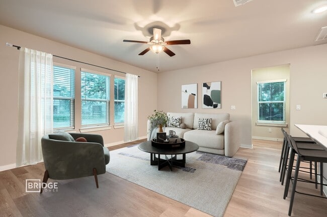 Building Photo - 118 Pecan Ln