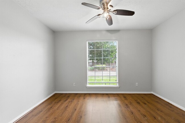 Building Photo - 5307 Oak Falls Dr