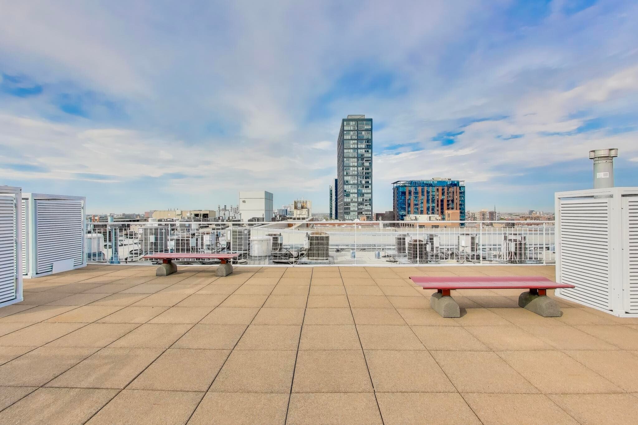 Building Photo - 933 W Van Buren St