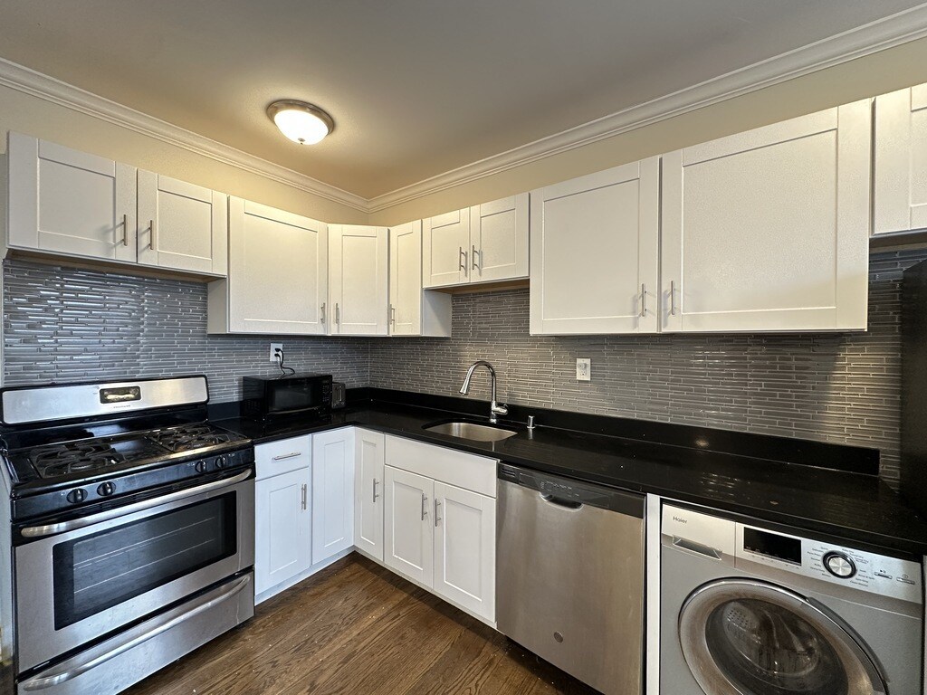 Building Photo - 2127 N Dayton St