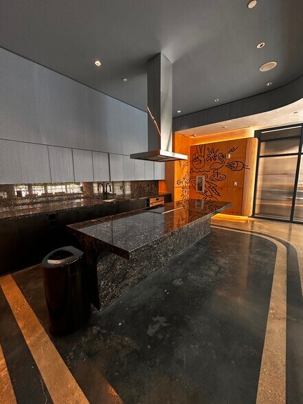 Building Photo - 1940 NW 2nd Ct