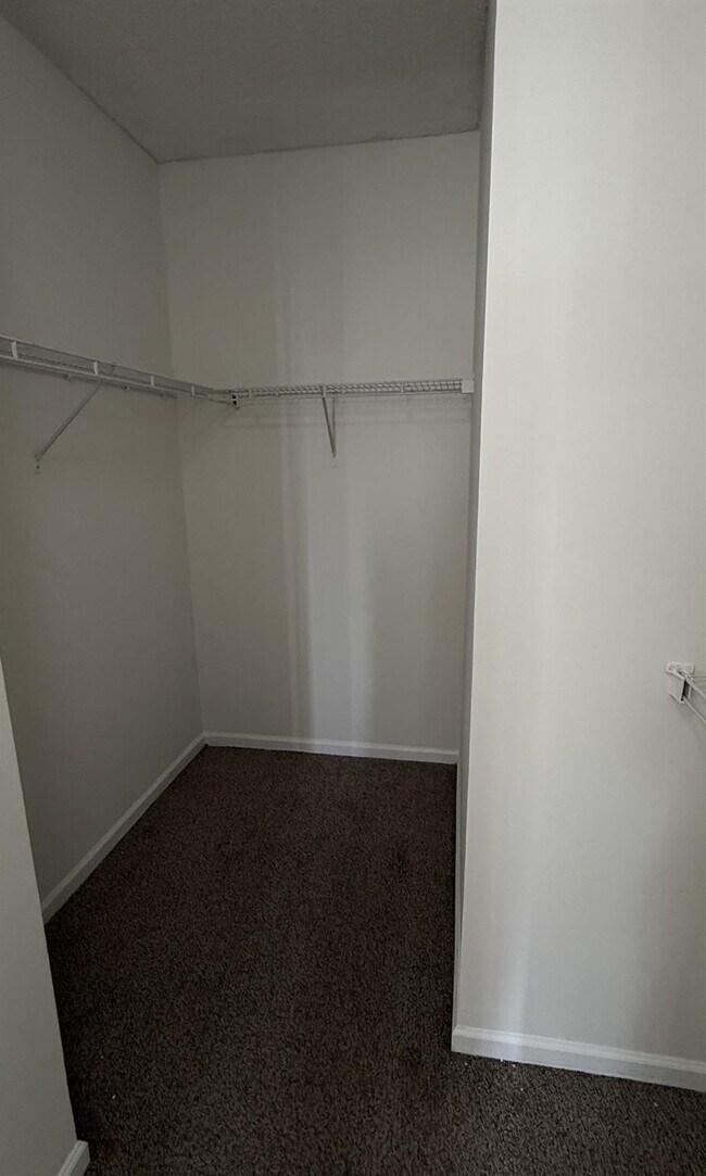 Building Photo - 5800 W Sample Rd