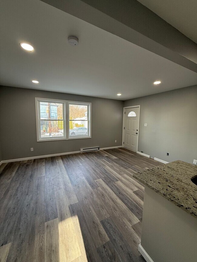 Building Photo - 1136 S Main St