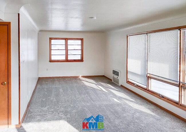 Building Photo - 131 Southview Dr