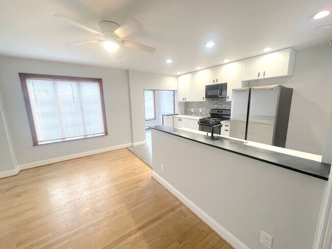 Building Photo - 43 E Burke Ave