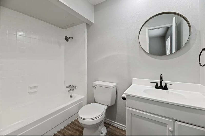 Building Photo - 510 Woodcrest Way