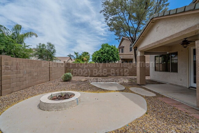 Building Photo - 3536 E San Pedro Ave