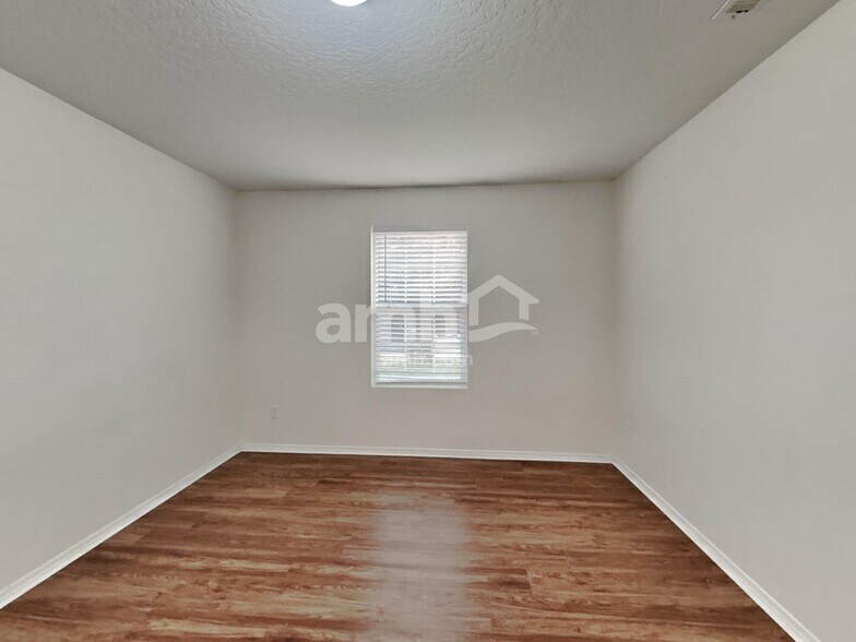 Building Photo - 2612 N Kristy Ave