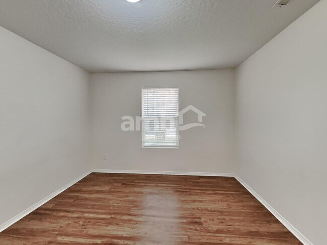 Building Photo - 2612 N Kristy Ave