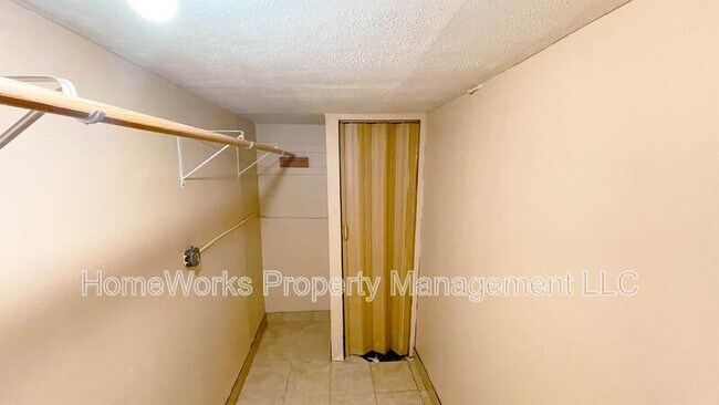 Building Photo - 4012 Clarks Ln