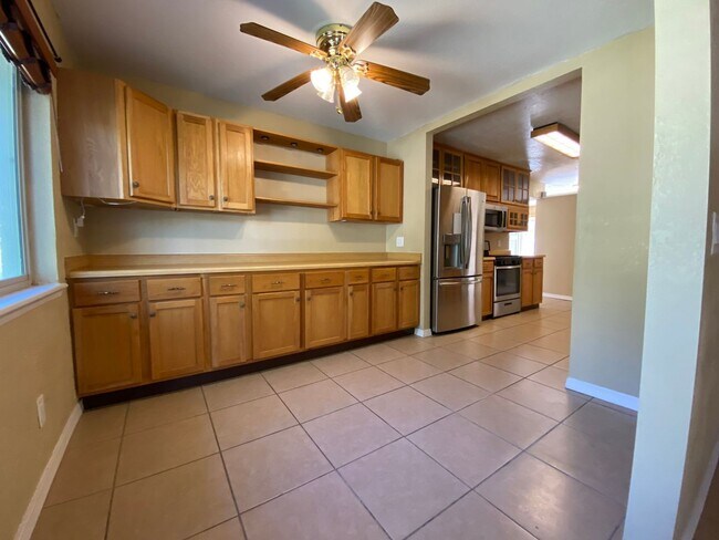 Building Photo - 783 De Leon Dr