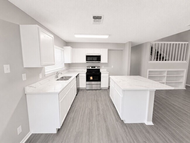 Building Photo - Completely updated Ventura beauty with over 2,000 square feet, TWO living areas, and a downstairs...