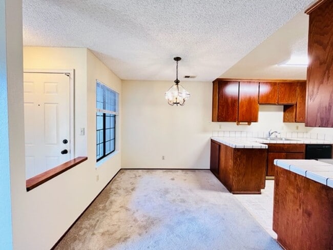 Building Photo - Move-In Ready, 2BD/2BA, Upper-Level, Singl...