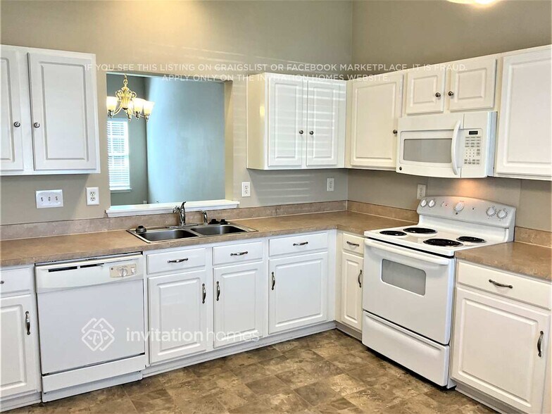 Building Photo - 6239 Day Lilly Ln