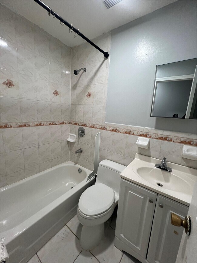 Building Photo - 180-11 146th Ave