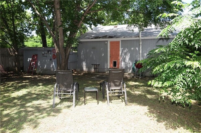 Building Photo - 1310 Pine St