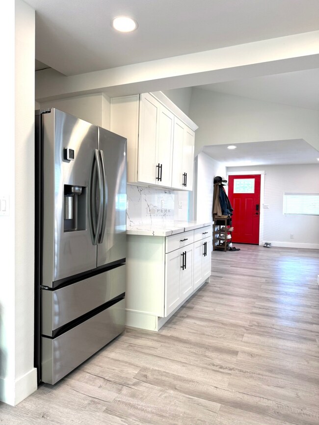 Building Photo - Updated 2 Bed, 1 Bath | South Beacon Hill | Private Patio + Parking