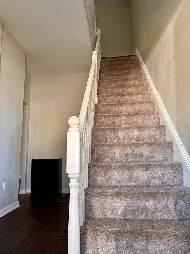 Building Photo - 620 Oneida St