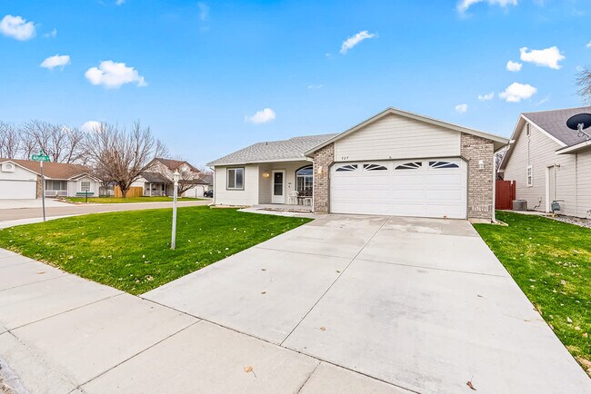 Building Photo - 727 W Clark Ave