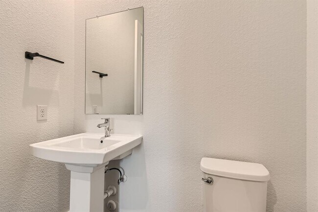 Building Photo - 300 Alava Wy