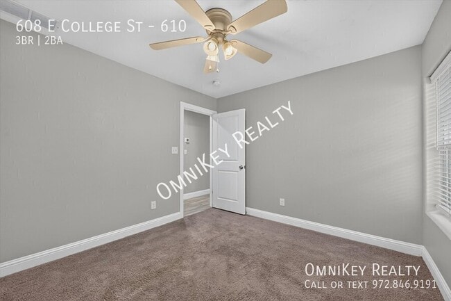 Building Photo - 608 E College St