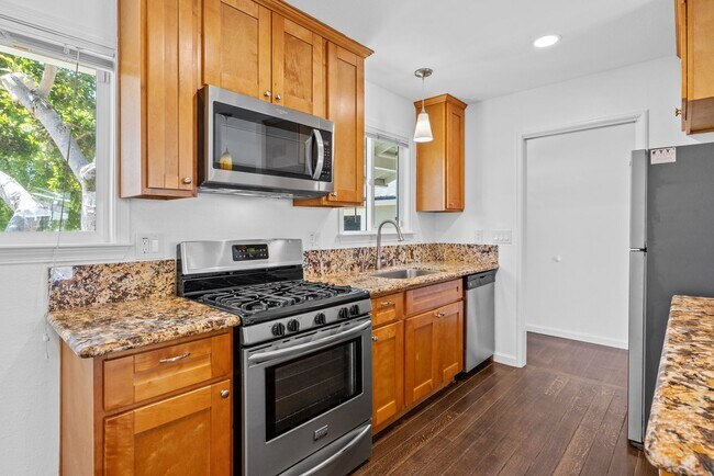 Building Photo - Updated 4 Bedroom 2 Bath North Napa Home