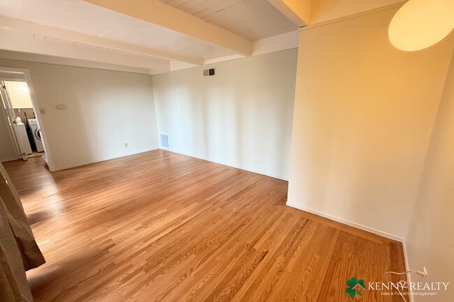 Building Photo - Spacious 4 Bedroom Home in San Mateo Hills with Dual Primary Suites