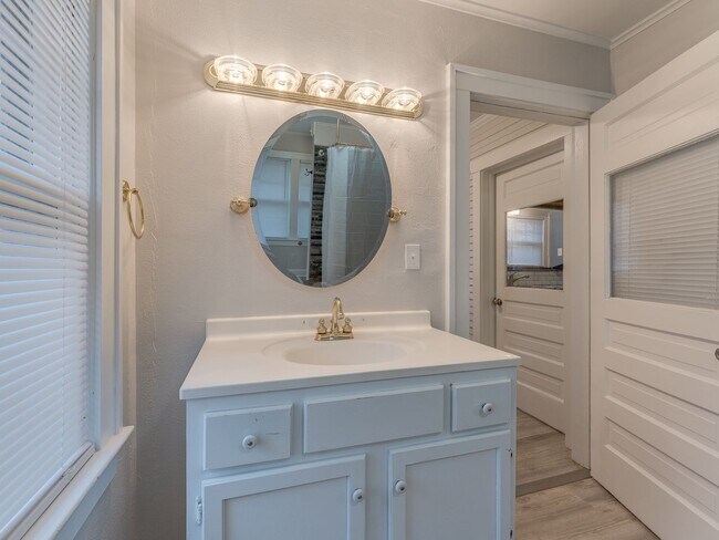 Building Photo - 3 Bedroom 2 Bath home in Shawnee!