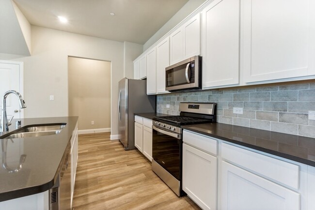 Building Photo - 7528 Redondo Dr