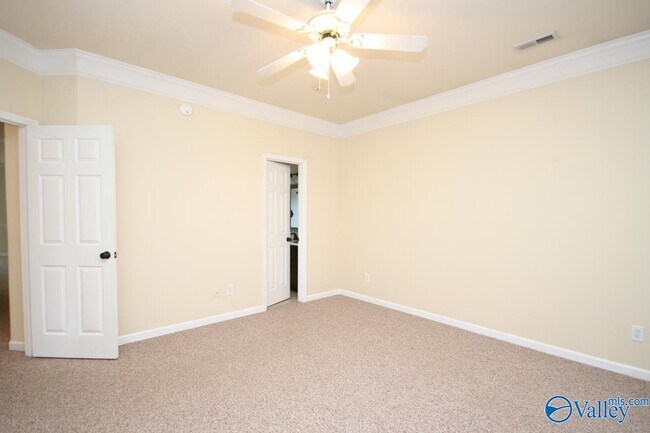 Building Photo - 215 River Oaks Dr