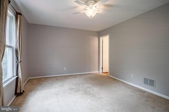 Building Photo - 4205 Fox Pointe Ct