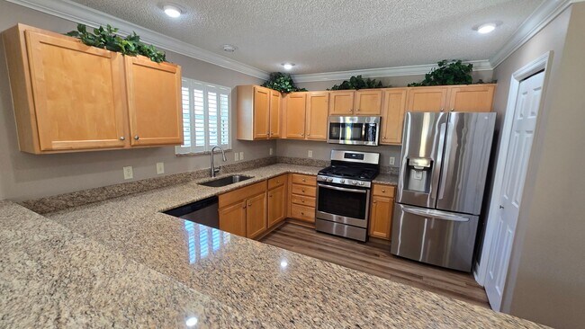 Building Photo - 2 bedroom 2 bath located in Ashleigh Villas